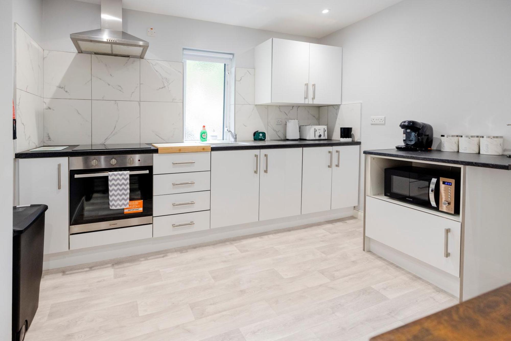 Modern 2 Bed Apartment Эннискиллен Экстерьер фото